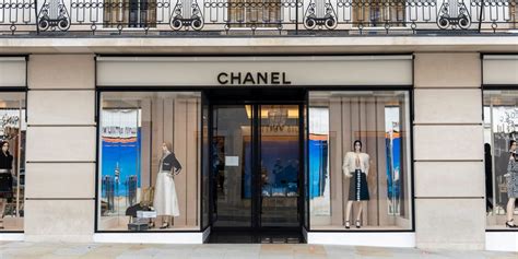 how many Chanel stores